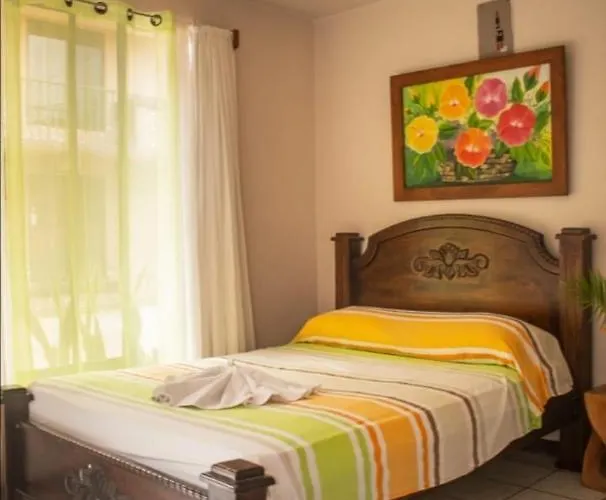Bachelor Capsule hotel Sagrada Familia